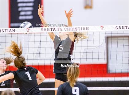 Thumbnail 3 in Point Loma vs. Santa Fe Christian (CIF SDS Division I Semifinal) photogallery.