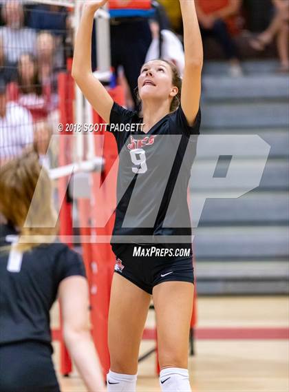 Thumbnail 2 in Point Loma vs. Santa Fe Christian (CIF SDS Division I Semifinal) photogallery.