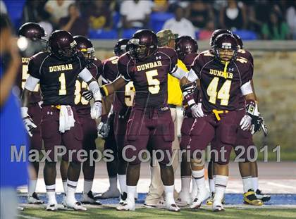 Thumbnail 2 in Baltimore Dunbar vs. Washington Dunbar (I-95 Kickoff Classic) photogallery.