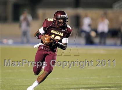 Thumbnail 1 in Baltimore Dunbar vs. Washington Dunbar (I-95 Kickoff Classic) photogallery.