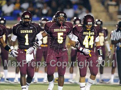 Thumbnail 2 in Baltimore Dunbar vs. Washington Dunbar (I-95 Kickoff Classic) photogallery.