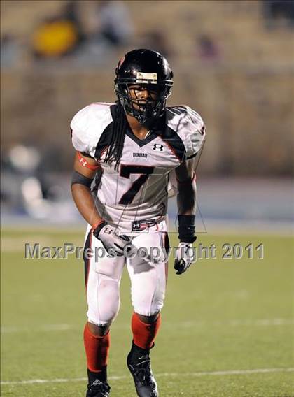 Thumbnail 2 in Baltimore Dunbar vs. Washington Dunbar (I-95 Kickoff Classic) photogallery.