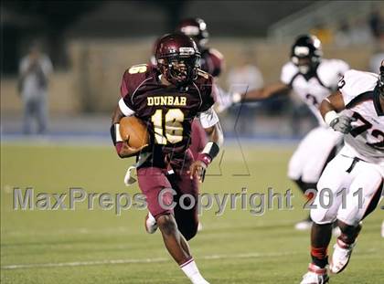 Thumbnail 2 in Baltimore Dunbar vs. Washington Dunbar (I-95 Kickoff Classic) photogallery.