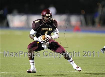 Thumbnail 1 in Baltimore Dunbar vs. Washington Dunbar (I-95 Kickoff Classic) photogallery.