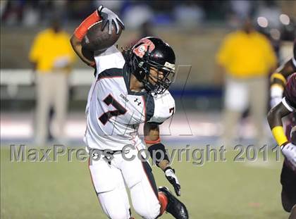 Thumbnail 3 in Baltimore Dunbar vs. Washington Dunbar (I-95 Kickoff Classic) photogallery.