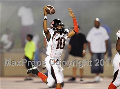 Thumbnail 2 in Baltimore Dunbar vs. Washington Dunbar (I-95 Kickoff Classic) photogallery.