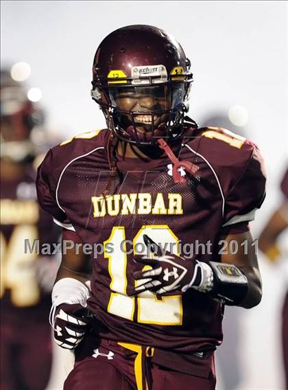 Thumbnail 1 in Baltimore Dunbar vs. Washington Dunbar (I-95 Kickoff Classic) photogallery.