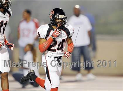 Thumbnail 3 in Baltimore Dunbar vs. Washington Dunbar (I-95 Kickoff Classic) photogallery.