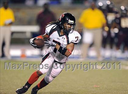 Thumbnail 2 in Baltimore Dunbar vs. Washington Dunbar (I-95 Kickoff Classic) photogallery.
