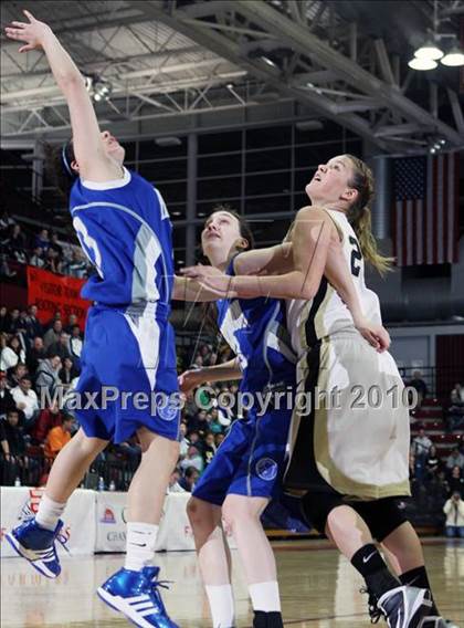 Thumbnail 2 in Archbishop Mitty vs. Presentation (CIF CCS D2 Final) photogallery.