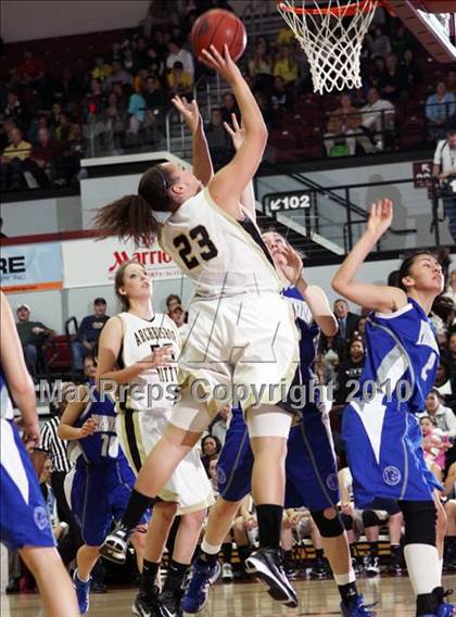 Thumbnail 3 in Archbishop Mitty vs. Presentation (CIF CCS D2 Final) photogallery.