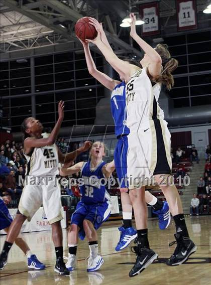 Thumbnail 2 in Archbishop Mitty vs. Presentation (CIF CCS D2 Final) photogallery.