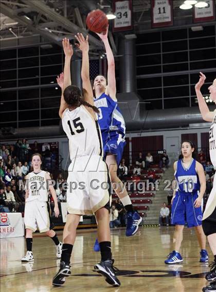 Thumbnail 1 in Archbishop Mitty vs. Presentation (CIF CCS D2 Final) photogallery.