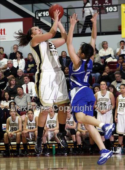 Thumbnail 2 in Archbishop Mitty vs. Presentation (CIF CCS D2 Final) photogallery.