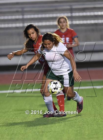 Thumbnail 2 in Lee [Robert E.] vs Holmes (Gustafson Stadium) photogallery.