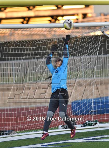 Thumbnail 1 in Lee [Robert E.] vs Holmes (Gustafson Stadium) photogallery.