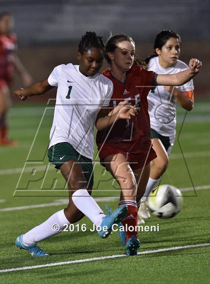 Thumbnail 3 in Lee [Robert E.] vs Holmes (Gustafson Stadium) photogallery.