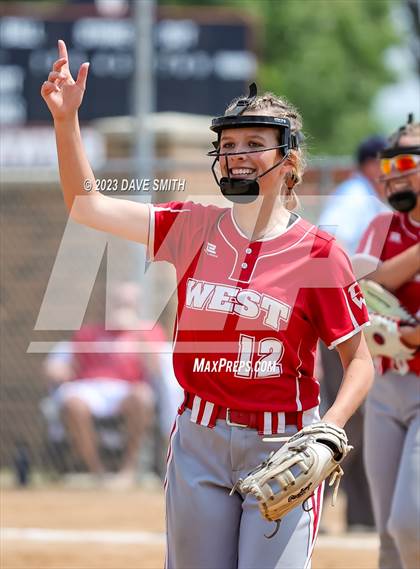 Thumbnail 1 in Edgewood-Colesburg vs Davenport West (West Delaware Invitational) photogallery.