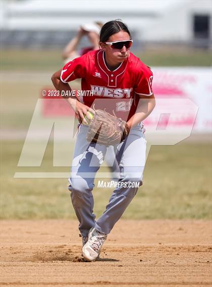 Thumbnail 3 in Edgewood-Colesburg vs Davenport West (West Delaware Invitational) photogallery.