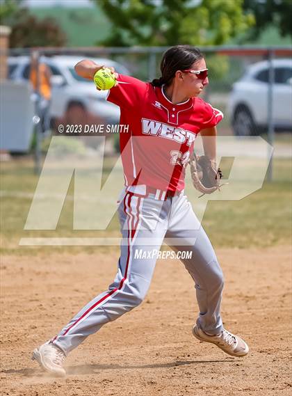 Thumbnail 1 in Edgewood-Colesburg vs Davenport West (West Delaware Invitational) photogallery.