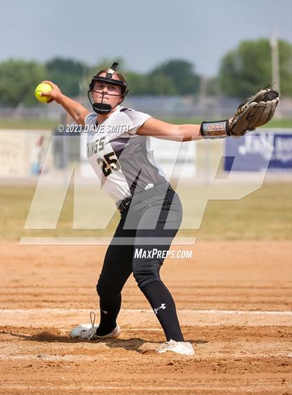 Thumbnail 1 in Edgewood-Colesburg vs Davenport West (West Delaware Invitational) photogallery.