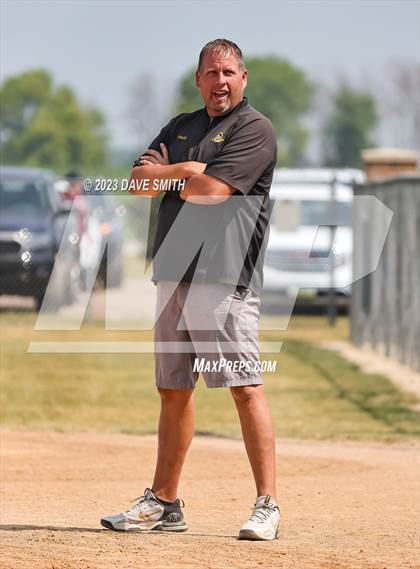 Thumbnail 2 in Edgewood-Colesburg vs Davenport West (West Delaware Invitational) photogallery.