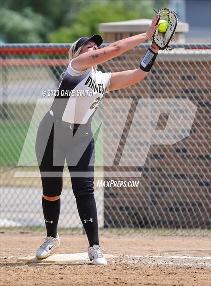 Thumbnail 1 in Edgewood-Colesburg vs Davenport West (West Delaware Invitational) photogallery.