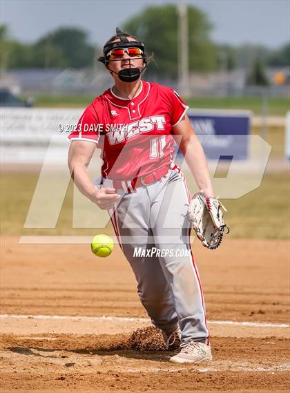 Thumbnail 2 in Edgewood-Colesburg vs Davenport West (West Delaware Invitational) photogallery.