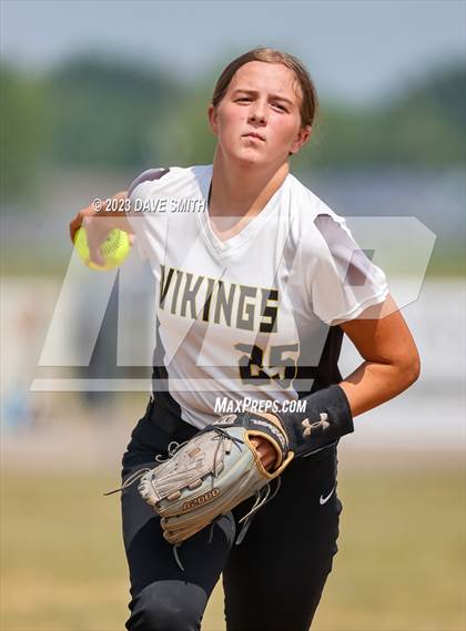 Thumbnail 2 in Edgewood-Colesburg vs Davenport West (West Delaware Invitational) photogallery.