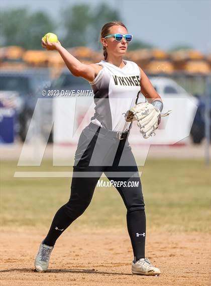 Thumbnail 1 in Edgewood-Colesburg vs Davenport West (West Delaware Invitational) photogallery.