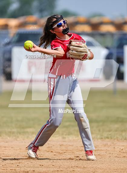 Thumbnail 2 in Edgewood-Colesburg vs Davenport West (West Delaware Invitational) photogallery.