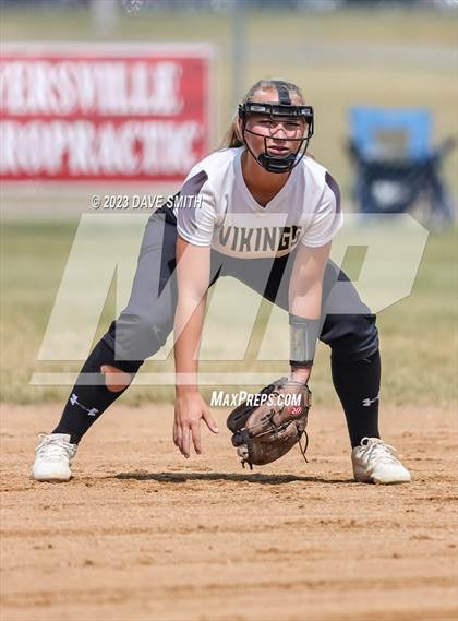 Thumbnail 3 in Edgewood-Colesburg vs Davenport West (West Delaware Invitational) photogallery.