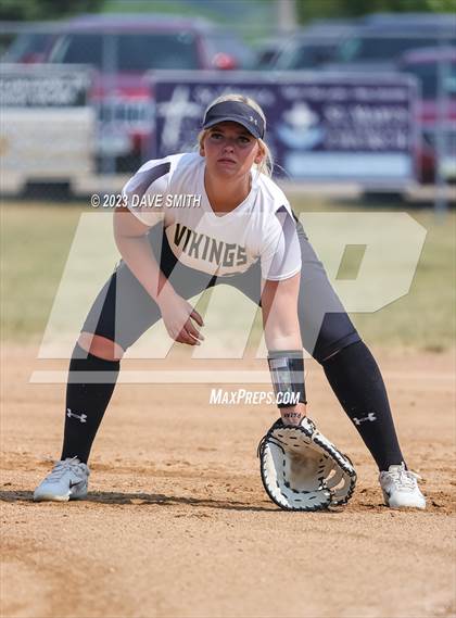 Thumbnail 1 in Edgewood-Colesburg vs Davenport West (West Delaware Invitational) photogallery.
