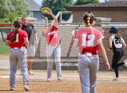 Thumbnail 2 in Edgewood-Colesburg vs Davenport West (West Delaware Invitational) photogallery.