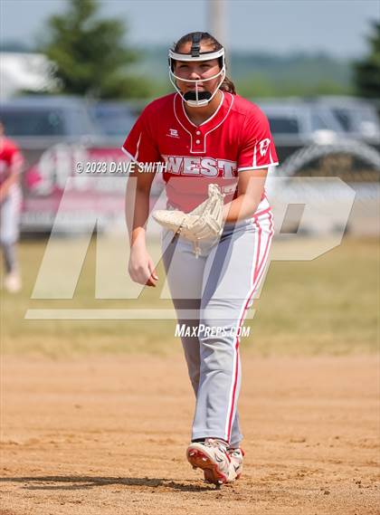 Thumbnail 3 in Edgewood-Colesburg vs Davenport West (West Delaware Invitational) photogallery.