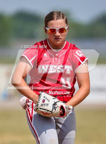 Thumbnail 2 in Edgewood-Colesburg vs Davenport West (West Delaware Invitational) photogallery.