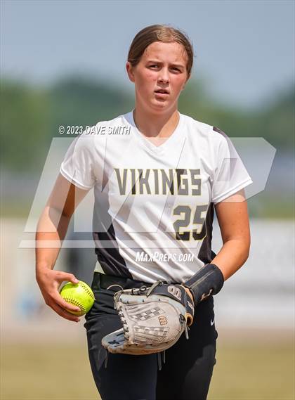 Thumbnail 3 in Edgewood-Colesburg vs Davenport West (West Delaware Invitational) photogallery.