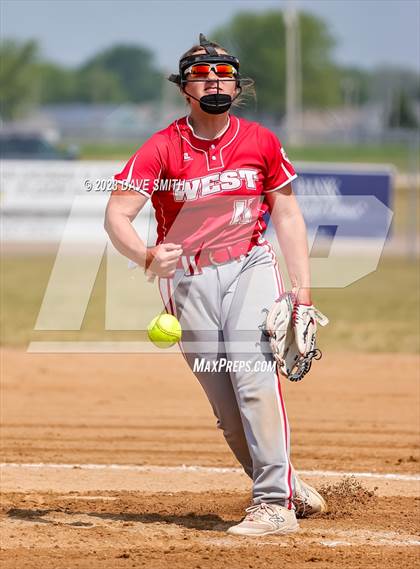 Thumbnail 1 in Edgewood-Colesburg vs Davenport West (West Delaware Invitational) photogallery.