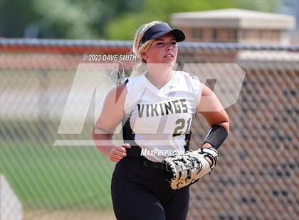 Thumbnail 1 in Edgewood-Colesburg vs Davenport West (West Delaware Invitational) photogallery.