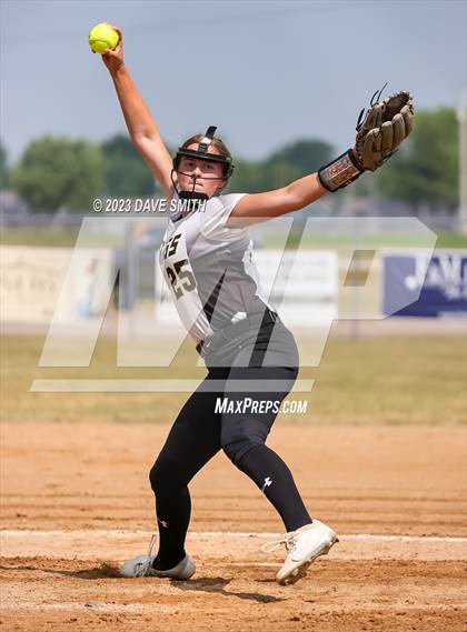 Thumbnail 3 in Edgewood-Colesburg vs Davenport West (West Delaware Invitational) photogallery.