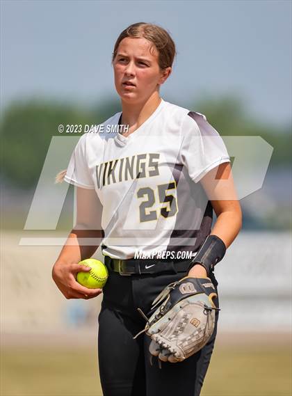Thumbnail 2 in Edgewood-Colesburg vs Davenport West (West Delaware Invitational) photogallery.