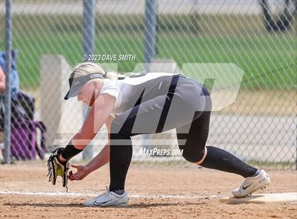 Thumbnail 2 in Edgewood-Colesburg vs Davenport West (West Delaware Invitational) photogallery.
