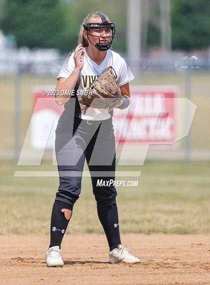 Thumbnail 2 in Edgewood-Colesburg vs Davenport West (West Delaware Invitational) photogallery.