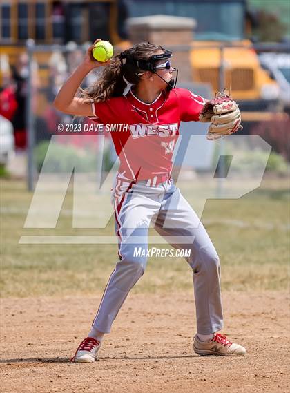 Thumbnail 2 in Edgewood-Colesburg vs Davenport West (West Delaware Invitational) photogallery.