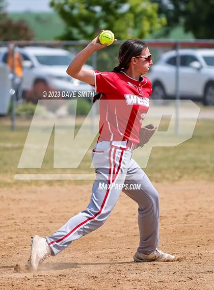 Thumbnail 2 in Edgewood-Colesburg vs Davenport West (West Delaware Invitational) photogallery.