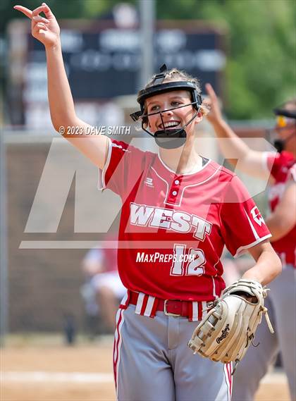 Thumbnail 3 in Edgewood-Colesburg vs Davenport West (West Delaware Invitational) photogallery.