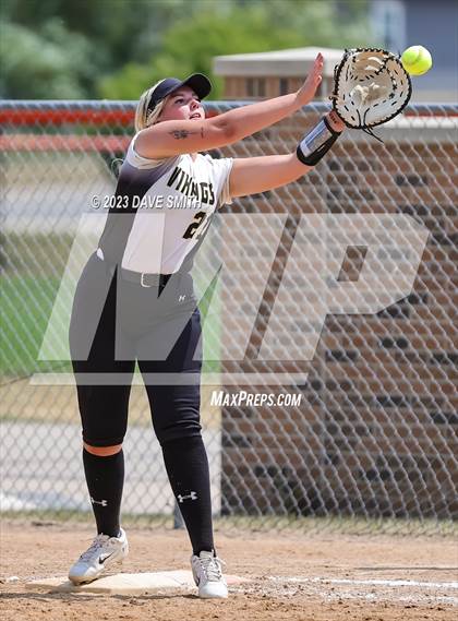 Thumbnail 3 in Edgewood-Colesburg vs Davenport West (West Delaware Invitational) photogallery.