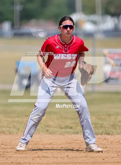 Thumbnail 1 in Edgewood-Colesburg vs Davenport West (West Delaware Invitational) photogallery.