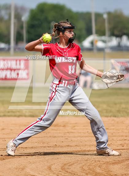 Thumbnail 2 in Edgewood-Colesburg vs Davenport West (West Delaware Invitational) photogallery.