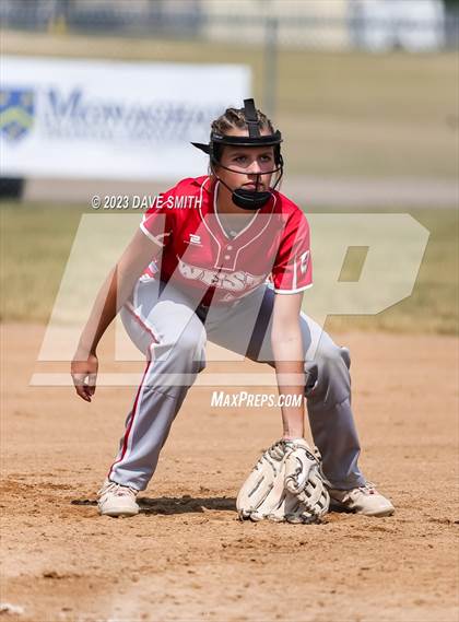 Thumbnail 1 in Edgewood-Colesburg vs Davenport West (West Delaware Invitational) photogallery.